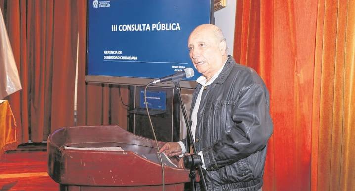 Trujillo: Trabajadores protestan contra gerente César Campaña