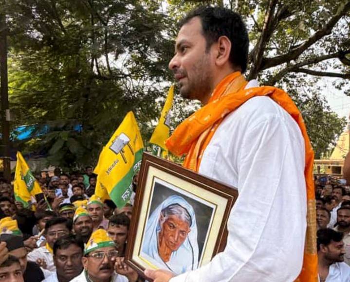 Bihar polls: FIR against Lalu Prasad's elder son Tej Pratap for code of conduct violation