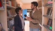 Isma Juárez pide a una bibliotecaria que recomiende un libro a Pedro Sánchez: "Voy a ser un poco malvada..."
