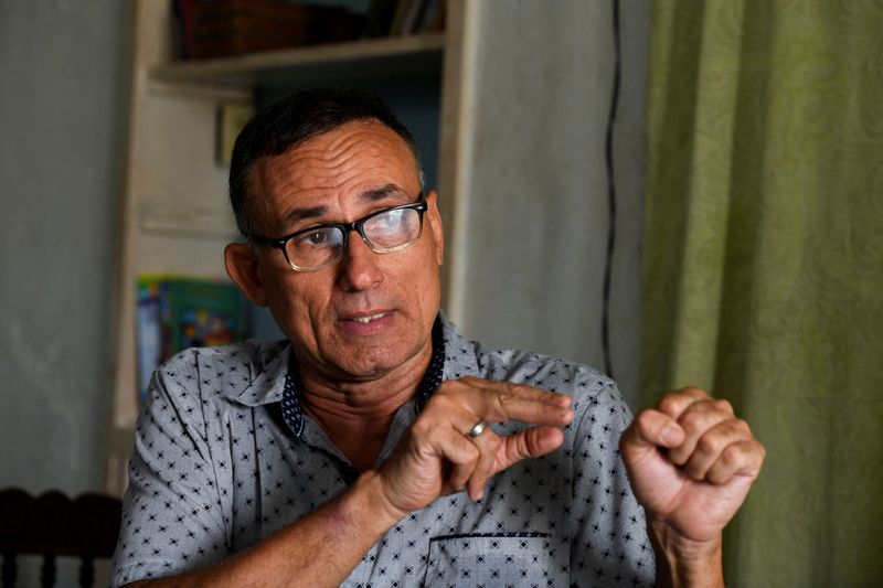 Imprisoned Cuban dissident goes into exile in US