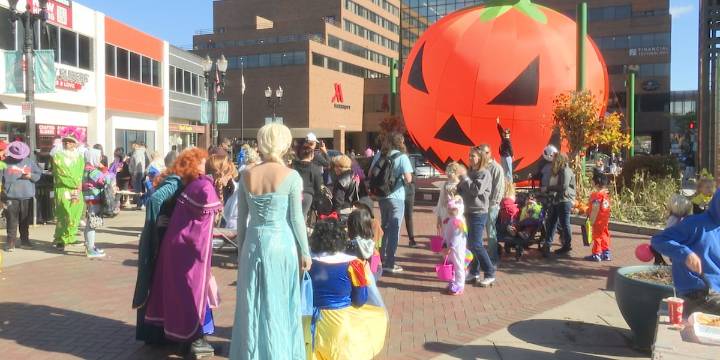Great Pumpkin Walk brings Halloween fun to downtown East Lansing