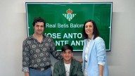 Discreto y humilde: el hijo futbolista de Morante de la Puebla que entra a matar en el Betis
