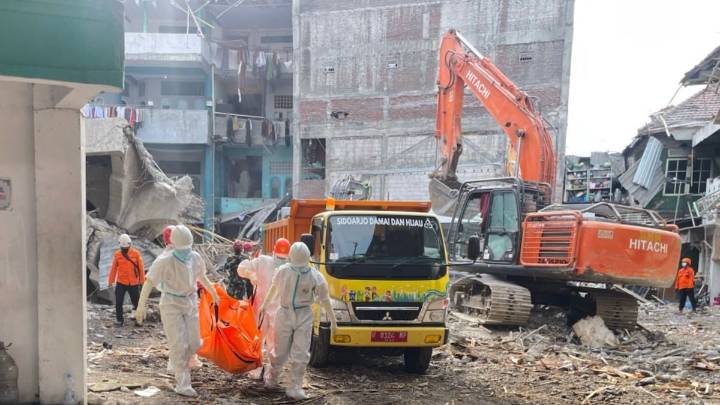 Death toll in Indonesian school collapse rises to 61