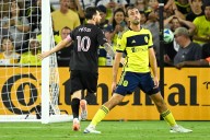 El impresionante triplete de Messi en el crucial juego contra Nashville SC
