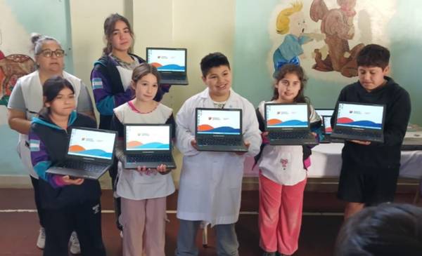 Provincia entregó una nueva Sala de Tecnología Educativa