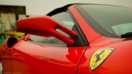 Ferrari revisa el lanzamiento de eléctricos y se desploma en Bolsa