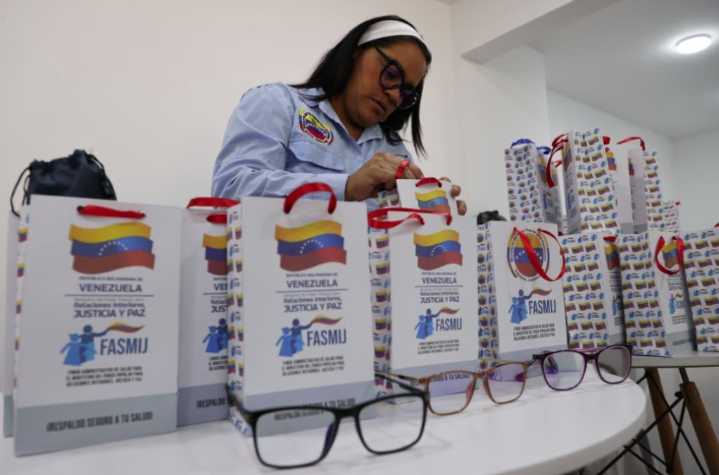 Beneficiados más de 900 trabajadores del Mpprijp con la entrega de lentes correctivos