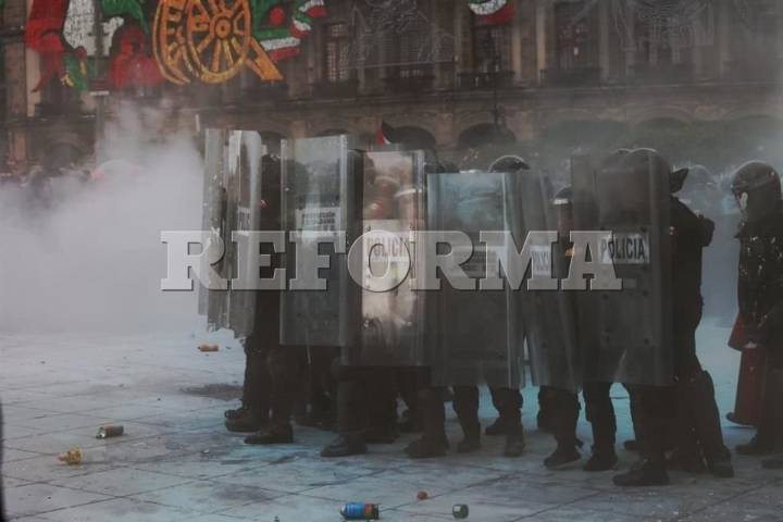 Siguen hospitalizados 5 policías tras marcha de 2 de octubre