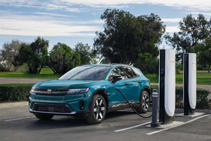 Honda and Acura EVs Can Now Use Tesla Superchargers in Canada