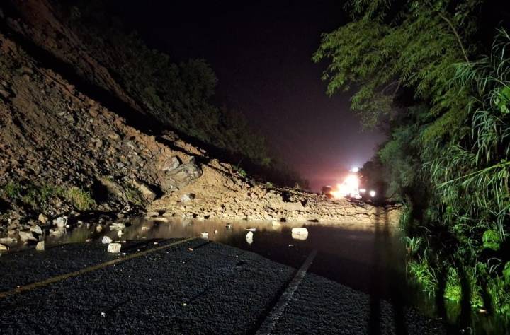 Reapertura parcial y bajo riesgo de la supercarretera Oaxaca–Puerto Escondido tras deslaves por intensas lluvias