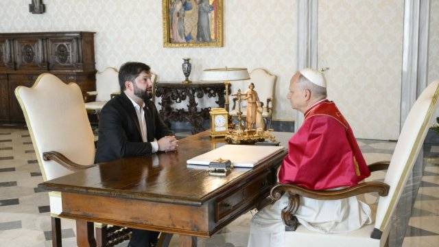 Presidente Boric sostuvo reunión con el papa León XIV en el Vaticano