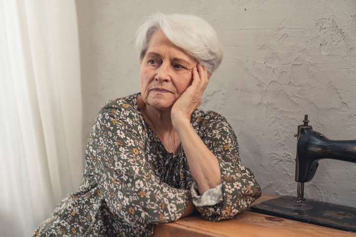 Dear Annie: She’s already  overwhelmed. How do I share my frightening news with my daughter?