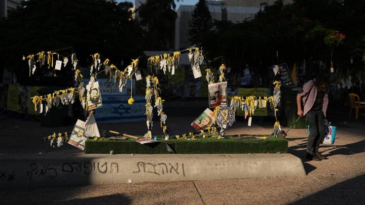 Israel identifica a los cuatro rehenes muertos entregados por Hamas