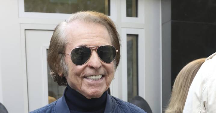 Raphael reaparece tras cancelar dos conciertos y revela cuándo volverá a los escenarios