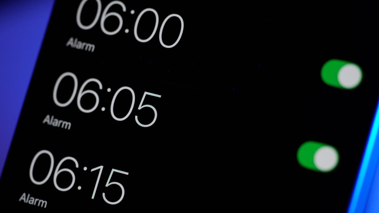 When does Daylight Saving Time end, fall back in 2025?