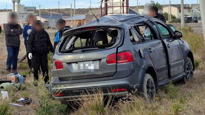 Vuelco en Km 8: murió una joven y su pareja está grave
