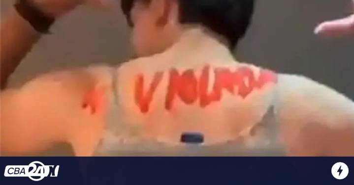 Repudio por un estudiante cordobés que se disfrazó de "mujer violada" en Bariloche