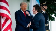Trump y Bessent celebran y sienten como propia la victoria de Milei en las elecciones de Argentina