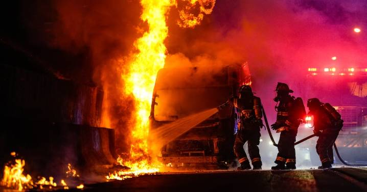 TRAFFIC ALERT: Vehicle fire blocks I-75 South at West Paces Ferry