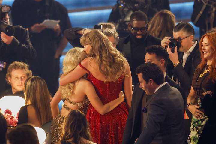 Taylor Swift vuelve al centro del espectáculo en 'The Life of a Showgirl'