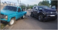 Accidente de tránsito en Av. Algarrobo Blanco y Raúl Sufan: solo daños materiales