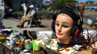 Argentinos venden sus cosas en la odisea por llegar a fin de mes