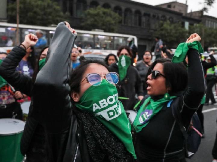 Colectivos feministas protestan en Lima contra el nuevo presidente José Jerí