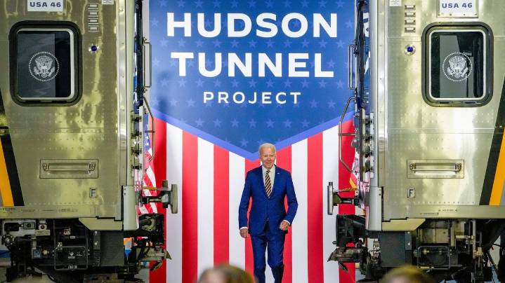 Hochul rips Trump administration for citing 'culture wars' for freezing $18 billion for New York City rail