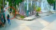 En video quedó registrado el atentado contra el guardia del Inpec en Cartagena El guardia iba caminando por una calle del barrio Simón Bolívar cuando fue perseguido por un sicarios.
