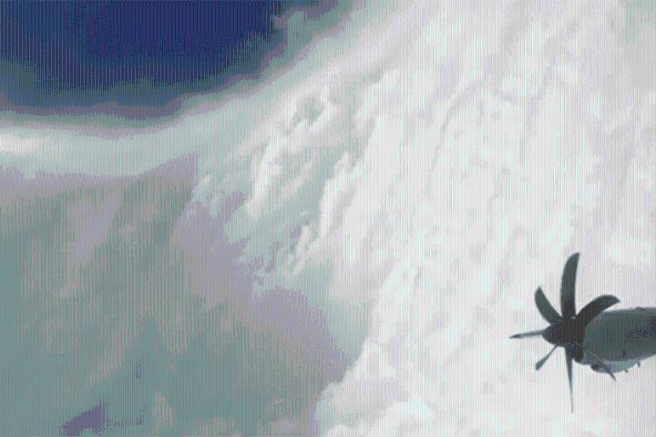 Captan desde adentro el ojo del huracán Melissa