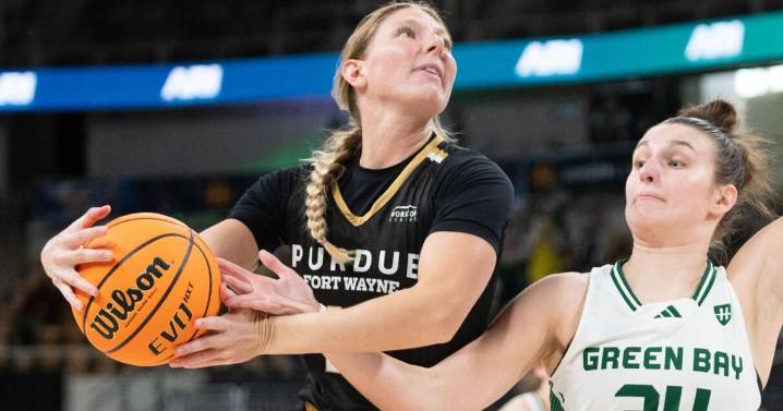 "She's doing it all": PFW's Jordan Reid takes center stage