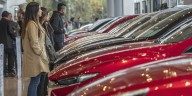 Nueva medida del Gobierno Petro hará que muchos colombianos no puedan comprar carro nuevo: norma complica las ventas