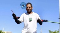 El arte del malabarismo es lo que realiza Jesús Domínguez en cruceros de Hermosillo