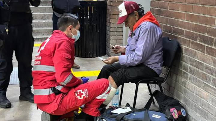 Cae abuelito de estación Bowí; trasladado a Hospital