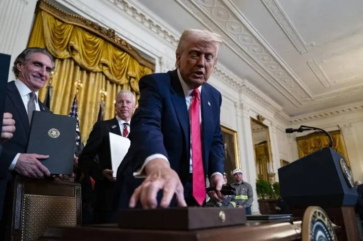 Trump anuncia que todas las negociaciones comerciales con Canadá están terminadas