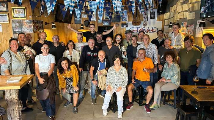 El espíritu del emblemático bar nocturno Abre César revive en Pola de Siero con una gran fiesta: “El ambiente era único”