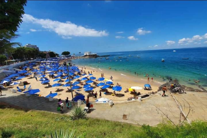 Ciudad brasileña cobrará una tasa ambiental a turistas que lleguen en vehículos