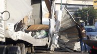 Volcadura de tráiler en Alfredo del Mazo genera caos vial