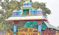 Surekha feuds with Ponguleti over Medaram temple funds