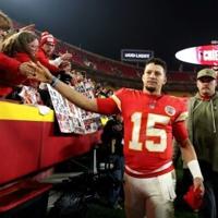 Mahomes powers NFL Chiefs over Commanders