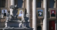 Venezuela, dos santos, Premio Nobel y difíciles realidades