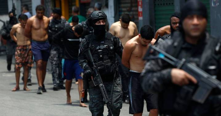 Al menos 60 muertos y casi un centenar de detenidos en una operación contra el narcotráfico en Río de Janeiro