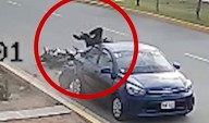 Chiclayo: motociclista sobrevive tras chocar violentamente contra un auto