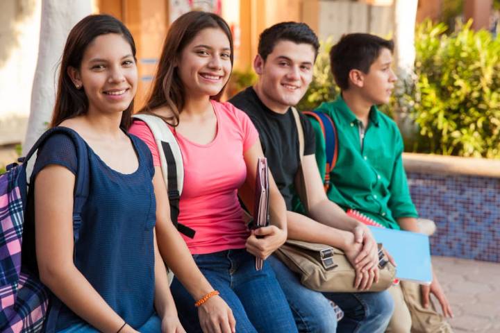 305.168 jóvenes huilenses habilitados para votar este domingo