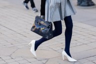 Por este detalle las distinguirás: ¿por qué las expertas en moda llevan los zapatos en color blanco?
