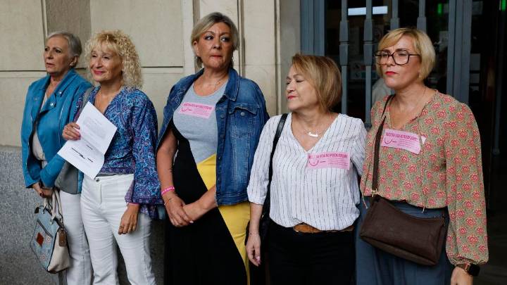 4.000 mujeres y 30 años de historia: así es la asociación de cáncer Amama que se enfrenta a la Junta de Andalucía