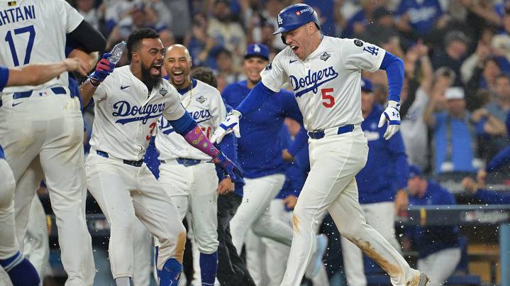 Exhausted Dodgers fans celebrate World Series hero Freddie Freeman for walkoff HR