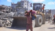 Aparecen cientos de cadáveres bajo los escombros de los edificios en Gaza