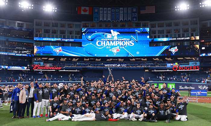 Se corona Toronto en la Liga Americana; Va a la Serie Mundial ante Dodgers