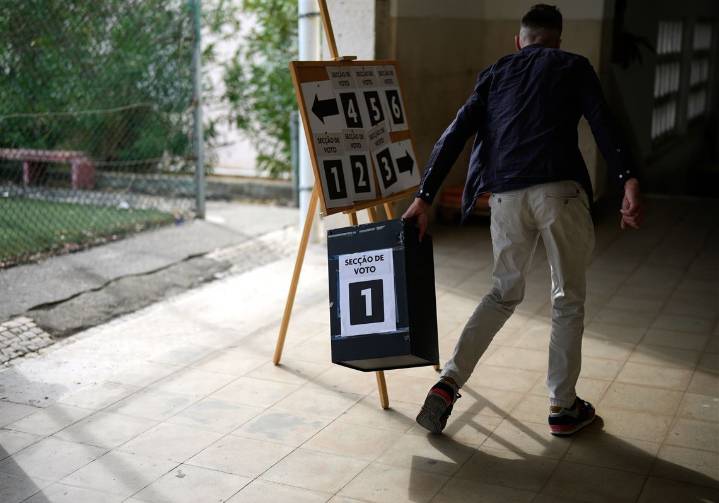 Portugal holds municipal elections with attention on Lisbon after streetcar crash